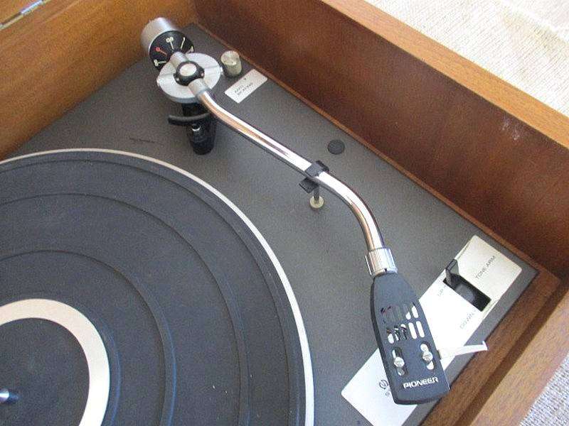 For Repairs....This Vintage Pioneer Stereo Turntable