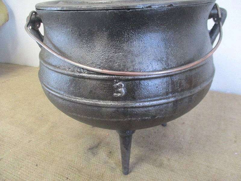 Magnificent And Robust Sizable Vintage Bush Baby #3 Three Legged Solid Cast Iron Potjie Pot