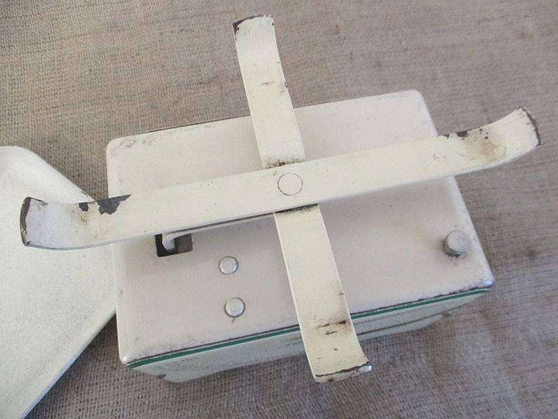 Beautiful Vintage Metal Lyssex 22lb Kitchen Scale             Swiss Made