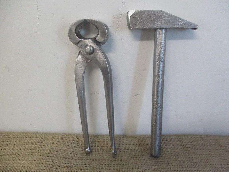 Nice Sturdy Vintage Elliott-Lucas 8 inch Blacksmith Tong With Matching 700gr Machinist Hammer