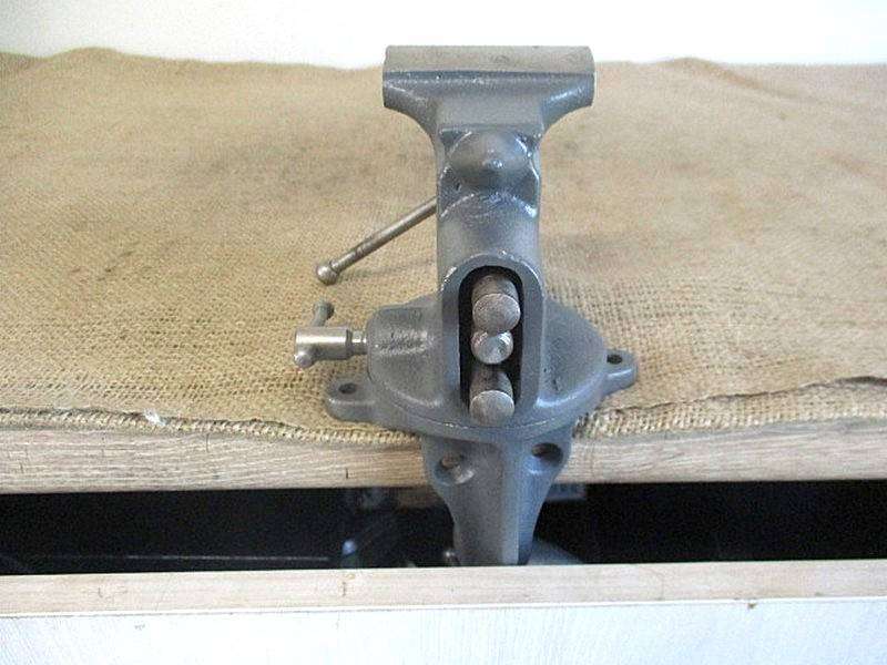 Very Handy And Sturdy Swivel Base Cast Iron DIY Table Vise