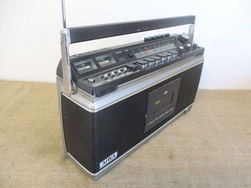Vintage Aiwa Model TPR-930 Stereo 4 Band Portable Cassette  Radio Recorder Player