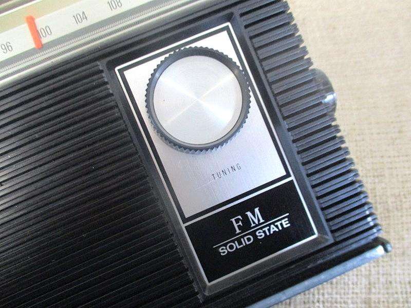 Vintage Naional Panasonic Model RF-632 Portable Transistor Radio      Late 1950's - Early 1960"s