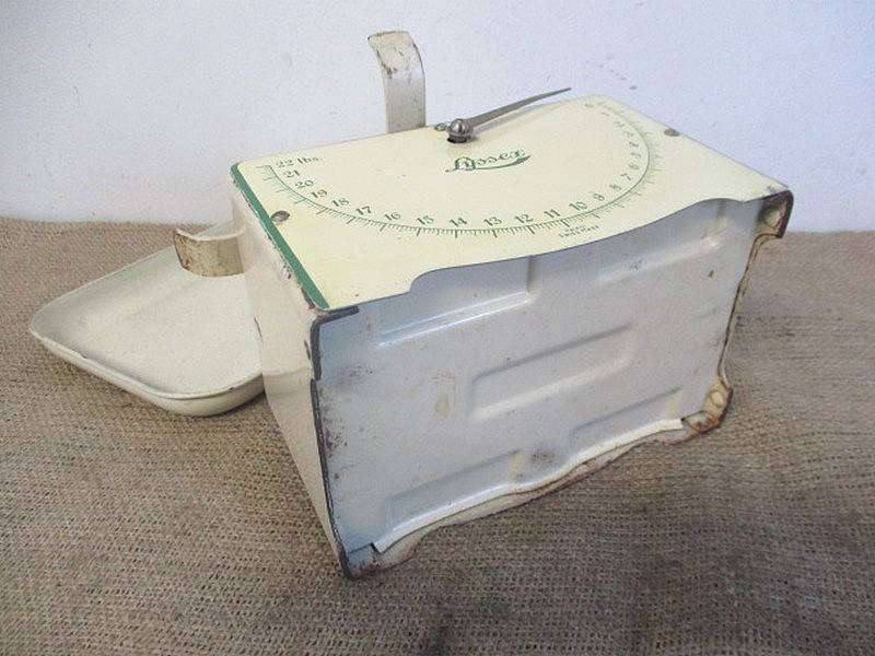 Beautiful Vintage Metal Lyssex 22lb Kitchen Scale             Swiss Made