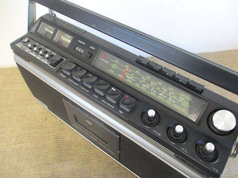 Vintage Aiwa Model TPR-930 Stereo 4 Band Portable Cassette  Radio Recorder Player