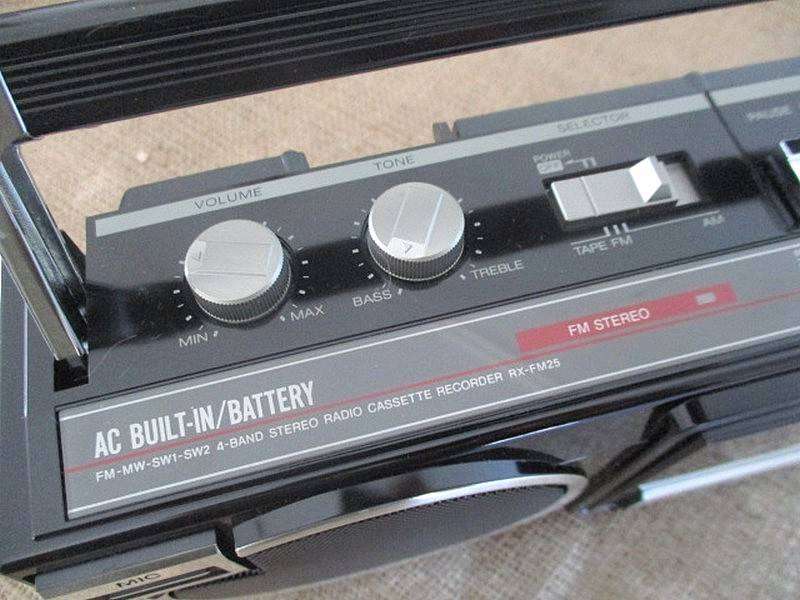 An Outstanding Vintage National FM25 Portable Stereo Radio  Cassette  Recorder     MIB        1980's