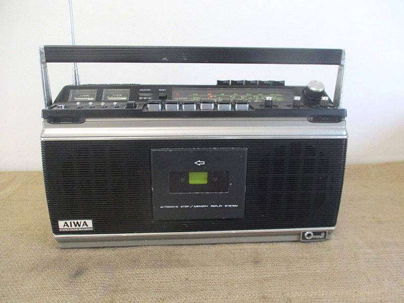 Vintage Aiwa Model TPR-930 Stereo 4 Band Portable Cassette  Radio Recorder Player