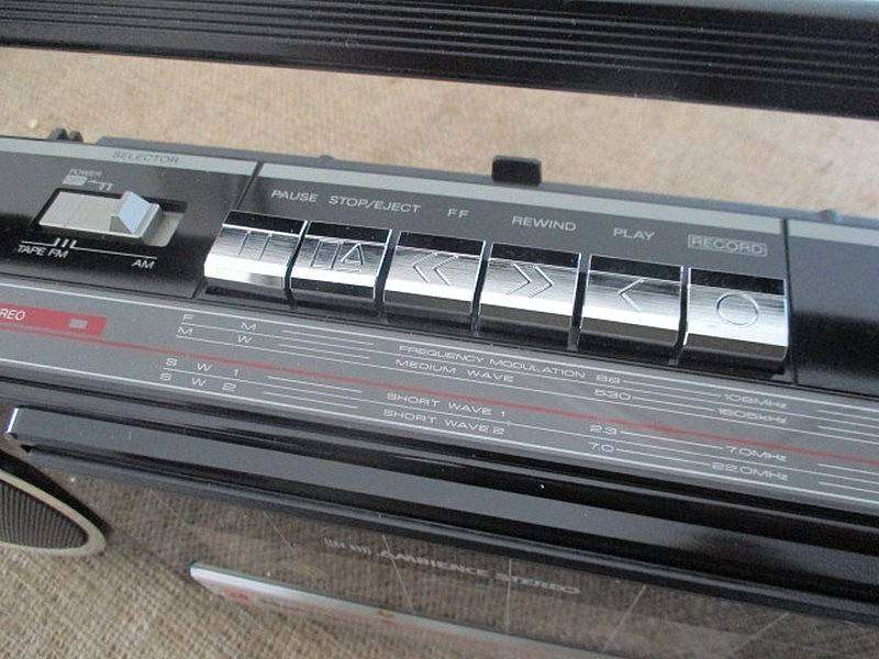 An Outstanding Vintage National FM25 Portable Stereo Radio  Cassette  Recorder     MIB        1980's