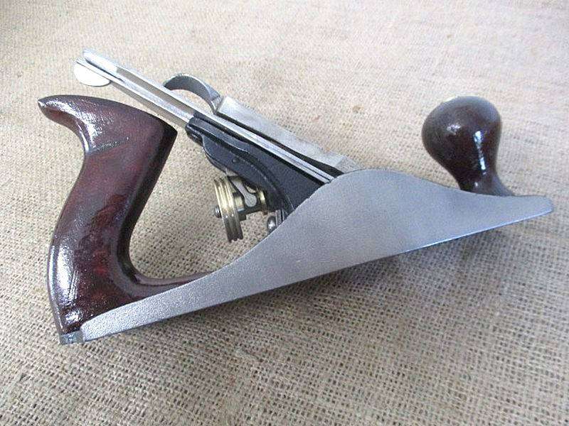 Iconic Vintage Stanley Bailey No 4 Bench Hand Plane          Made In USA               1869 - 1984