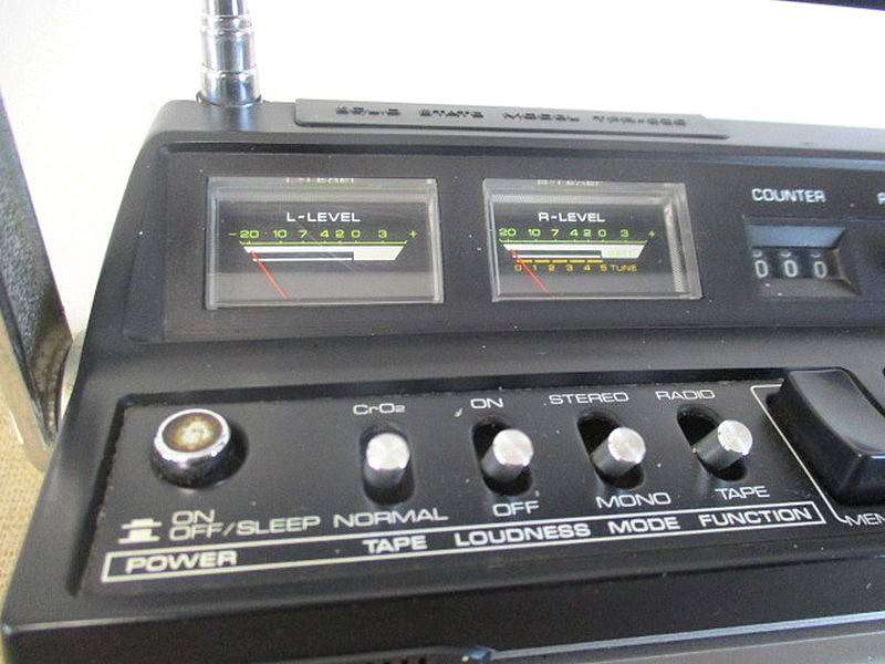 Vintage Aiwa Model TPR-930 Stereo 4 Band Portable Cassette  Radio Recorder Player