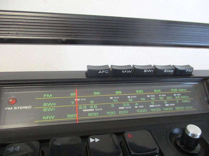 Vintage Aiwa Model TPR-930 Stereo 4 Band Portable Cassette  Radio Recorder Player