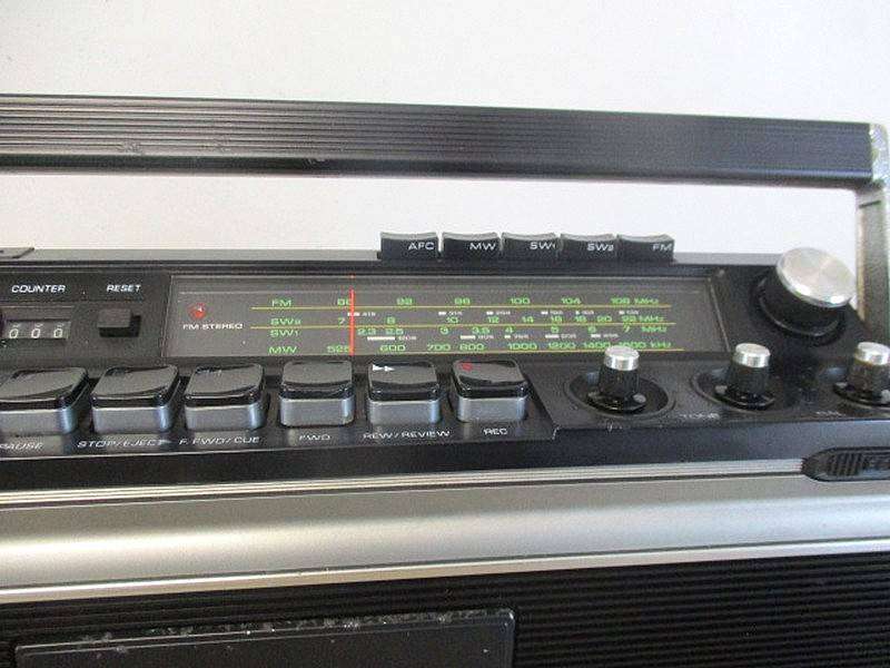 Vintage Aiwa Model TPR-930 Stereo 4 Band Portable Cassette  Radio Recorder Player