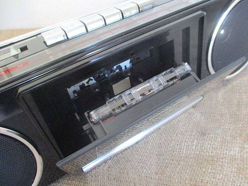 An Outstanding Vintage National FM25 Portable Stereo Radio  Cassette  Recorder     MIB        1980's