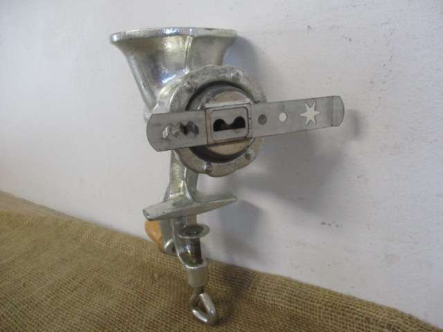 Neat And Complete Vintag Pokert No 5 Cast Iron Meat Mincer      Made In  Czech Republic       MIB