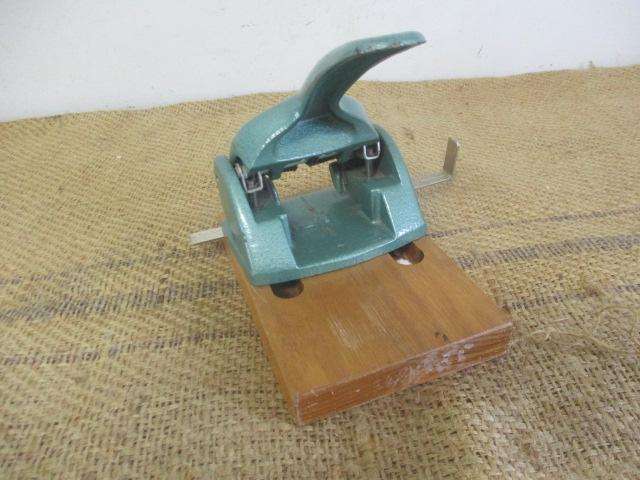 Beautiful Vintage Heavy Duty The Uno Jnr Two Hole Cast Iron Paper Punch