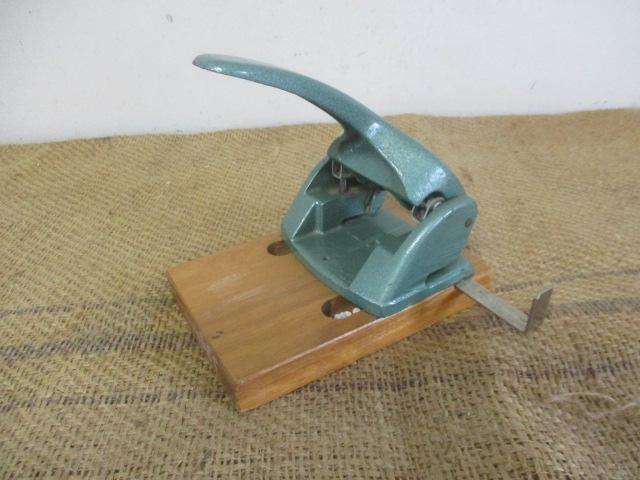 Beautiful Vintage Heavy Duty The Uno Jnr Two Hole Cast Iron Paper Punch
