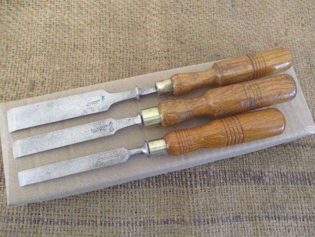 Nice Set Of Three Vintage High Quality Carpenter Woodworking Chisels   7/8" - 5/8" - 1/2"