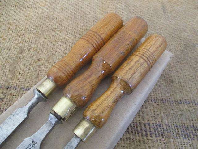 Nice Set Of Three Vintage High Quality Carpenter Woodworking Chisels   7/8" - 5/8" - 1/2"