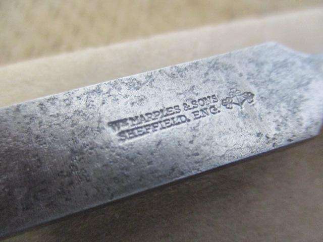 Nice Set Of Three Vintage High Quality Carpenter Woodworking Chisels   7/8" - 5/8" - 1/2"