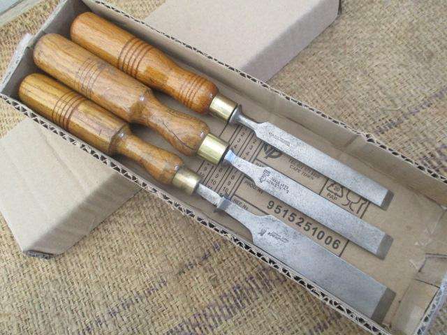 Nice Set Of Three Vintage High Quality Carpenter Woodworking Chisels   7/8" - 5/8" - 1/2"