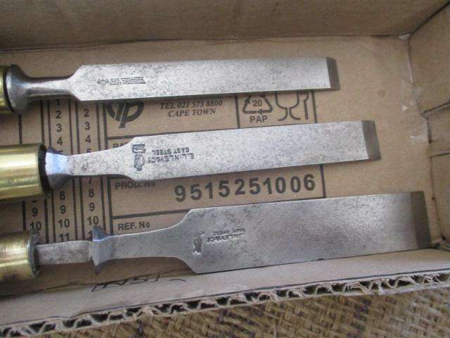 Nice Set Of Three Vintage High Quality Carpenter Woodworking Chisels   7/8" - 5/8" - 1/2"
