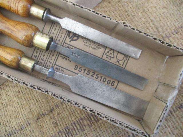 Nice Set Of Three Vintage High Quality Carpenter Woodworking Chisels   7/8" - 5/8" - 1/2"
