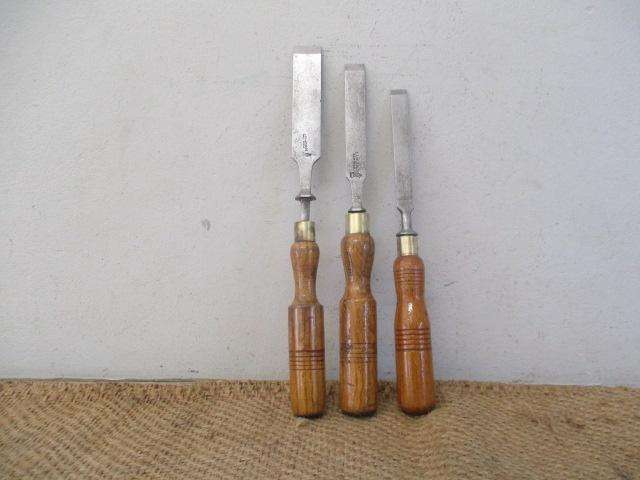 Nice Set Of Three Vintage High Quality Carpenter Woodworking Chisels   7/8" - 5/8" - 1/2"