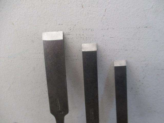 Nice Set Of Three Vintage High Quality Carpenter Woodworking Chisels   7/8" - 5/8" - 1/2"