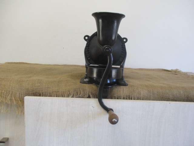 Neat And Complete Vintage Cast Iron No 4 Spong Coffee Grinder With Original Container        London