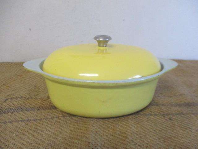 Very Nice Vintage Oval Cast Iron Enameled Casserole