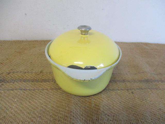 Very Nice Vintage Oval Cast Iron Enameled Casserole