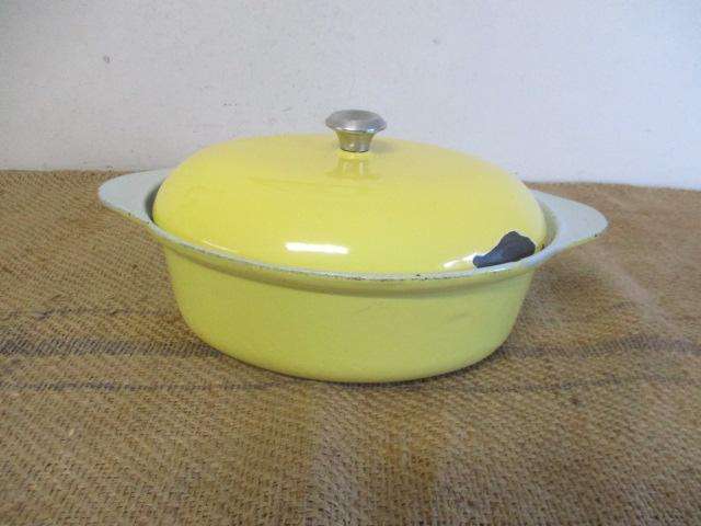Very Nice Vintage Oval Cast Iron Enameled Casserole