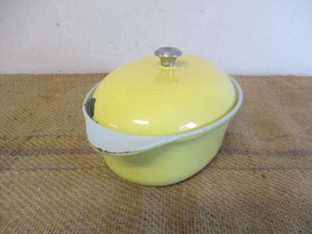 Very Nice Vintage Oval Cast Iron Enameled Casserole
