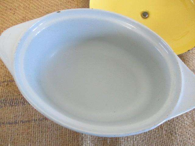 Very Nice Vintage Oval Cast Iron Enameled Casserole