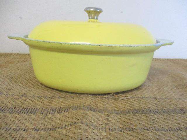 Very Nice Vintage Oval Cast Iron Enameled Casserole