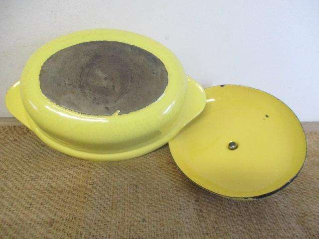 Very Nice Vintage Oval Cast Iron Enameled Casserole