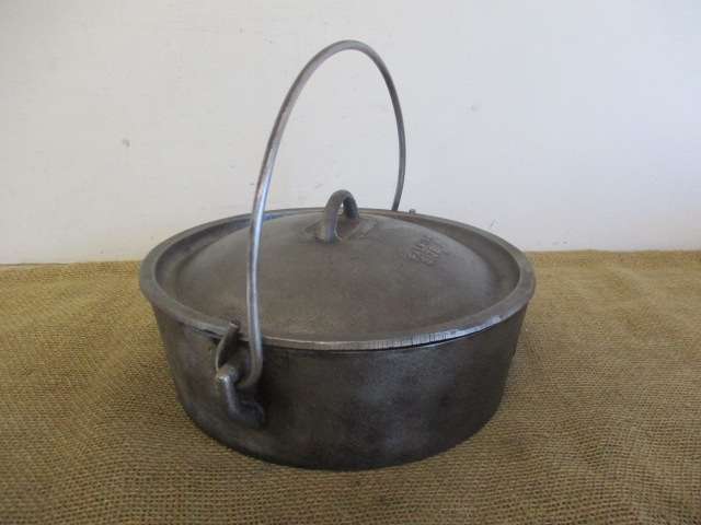 Great For That Potbrood.....This Vintage Falkirk No 3 Cast Iron Flat Bottom Pot