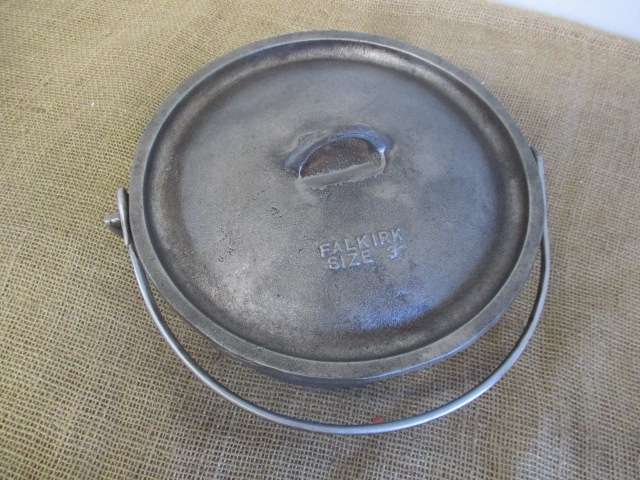 Great For That Potbrood.....This Vintage Falkirk No 3 Cast Iron Flat Bottom Pot