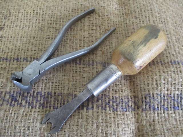 Are You Having Trouble Removing Staples....Here Is The Answer.....Staple Remover