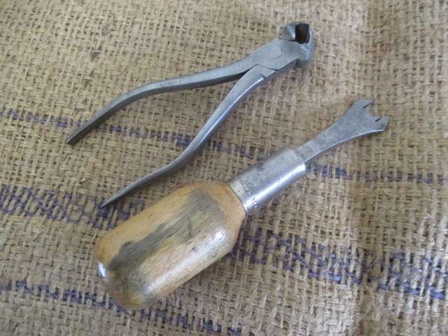 Are You Having Trouble Removing Staples....Here Is The Answer.....Staple Remover