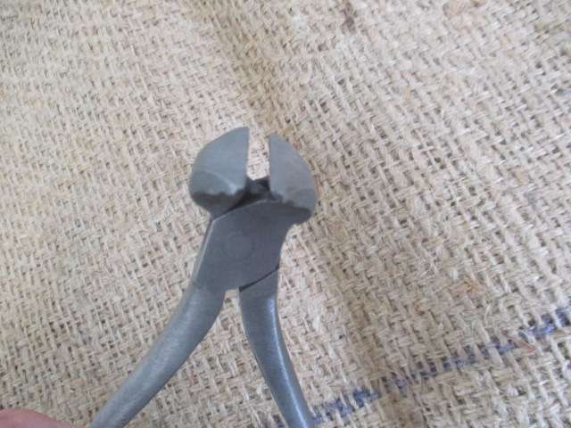 Are You Having Trouble Removing Staples....Here Is The Answer.....Staple Remover