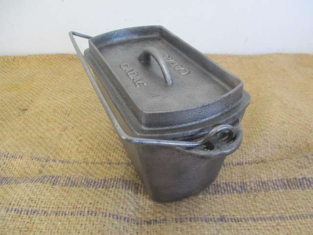 Neat Cadac Cast Iron Bread Pot