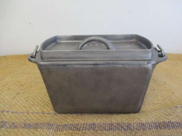 Neat Cadac Cast Iron Bread Pot