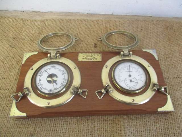 Lovely Vintage Barostar Brass Mini Porthole Weather Station On Wall Mount Wooden Base