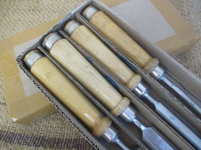 Nice Set Of Four Carpenter Woodworking Bevel Edge Chisels - 25mm - 20mm - 12mm - 6mm