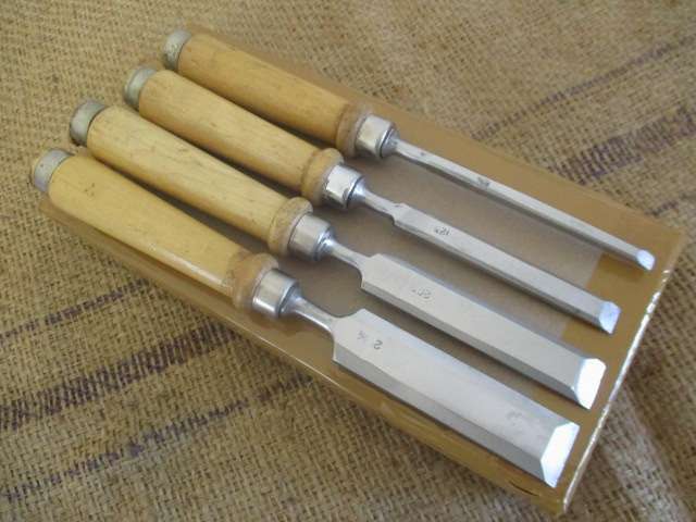 Nice Set Of Four Carpenter Woodworking Bevel Edge Chisels - 25mm - 20mm - 12mm - 6mm