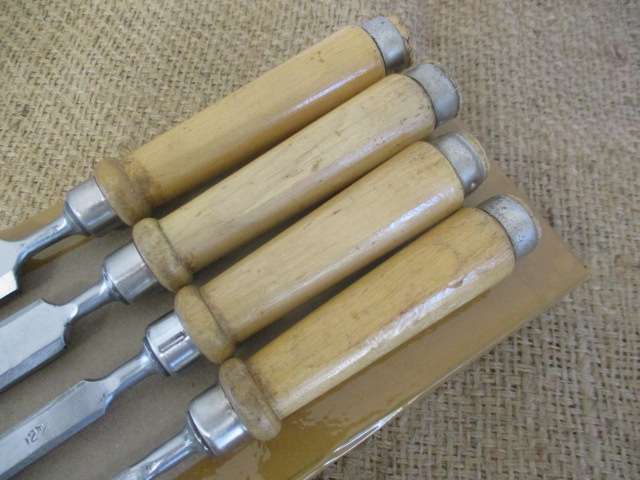 Nice Set Of Four Carpenter Woodworking Bevel Edge Chisels - 25mm - 20mm - 12mm - 6mm