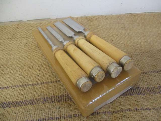 Nice Set Of Four Carpenter Woodworking Bevel Edge Chisels - 25mm - 20mm - 12mm - 6mm