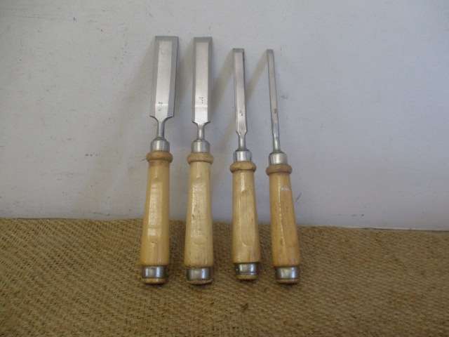 Nice Set Of Four Carpenter Woodworking Bevel Edge Chisels - 25mm - 20mm - 12mm - 6mm