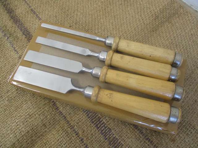 Nice Set Of Four Carpenter Woodworking Bevel Edge Chisels - 25mm - 20mm - 12mm - 6mm